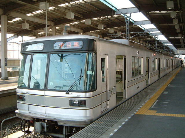 東武伊勢崎線(営団車両)@越谷駅3.JPG