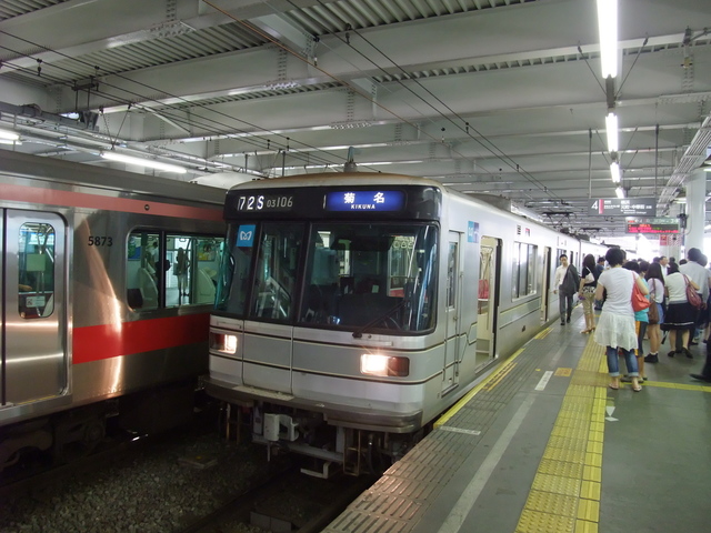 東急東横線（東京メトロ車両）＠菊名駅.jpg