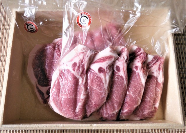 富山県米で育ったうまい豚美味米豚1.3kg.JPG