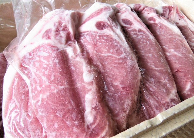 富山県米で育ったうまい豚美味米豚1.3kg２.JPG